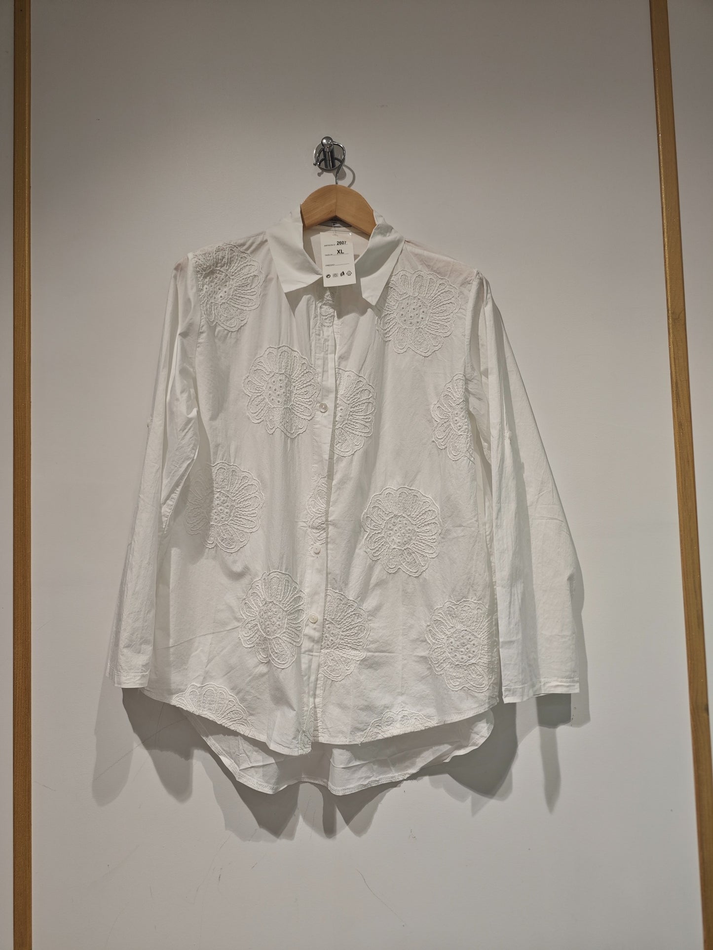 Chemise Brodée Blanche en Coton – Modèle 2607