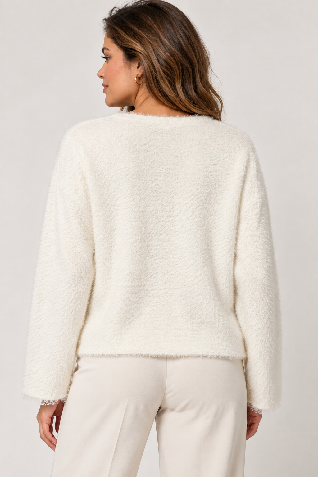 Gilet en maille douce avec détails en dentelle 2603 — visuel 12 — POMELO PARIS