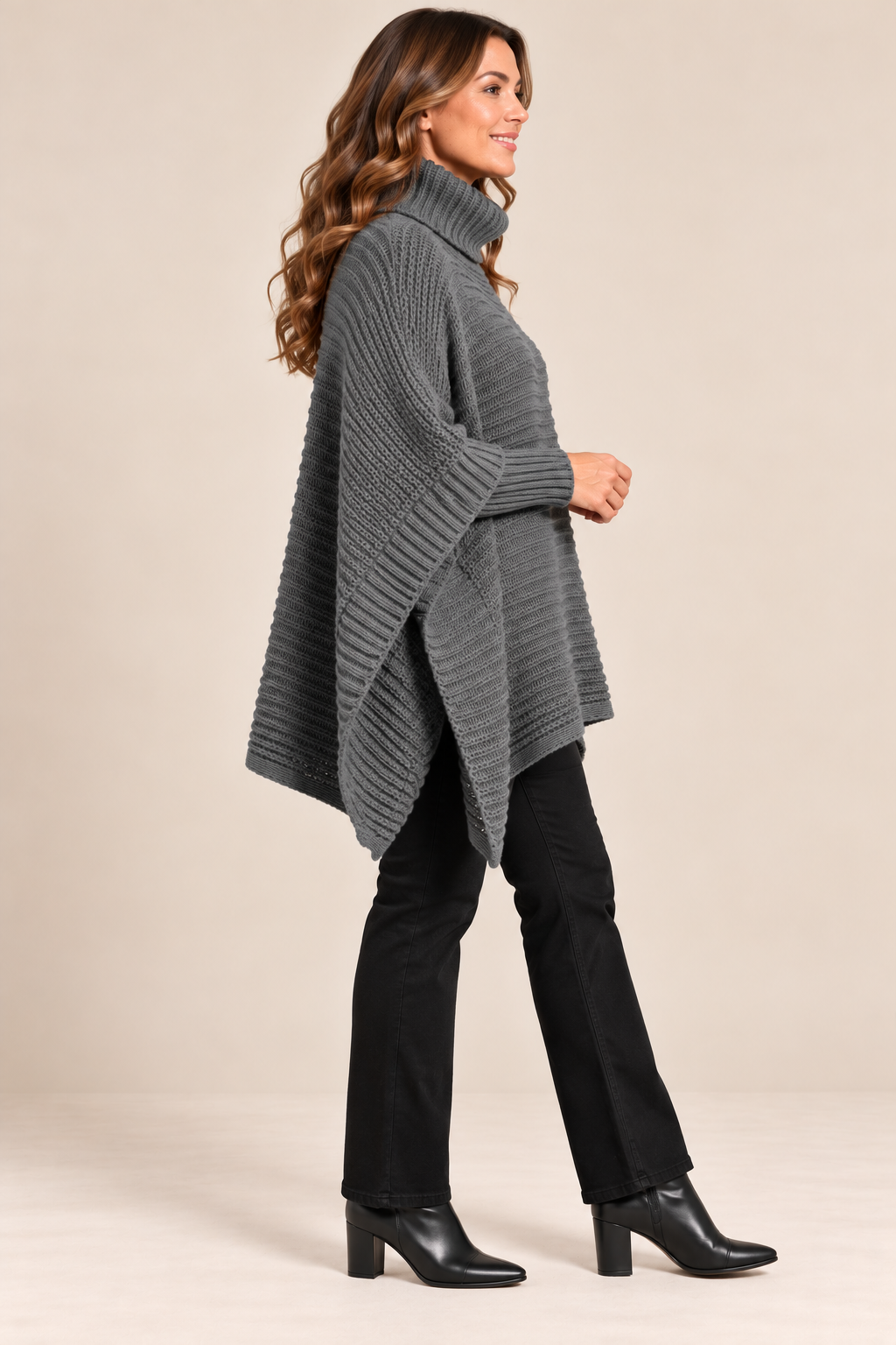 Pull poncho oversize à col roulé – Collection Automne/Hiver