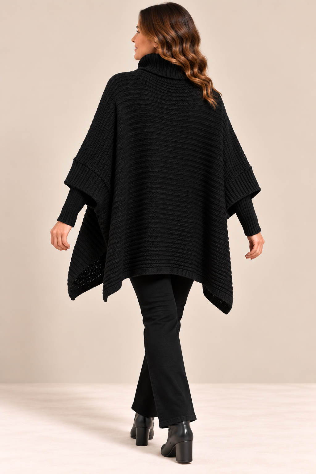 Pull poncho oversize à col roulé – Collection Automne/Hiver