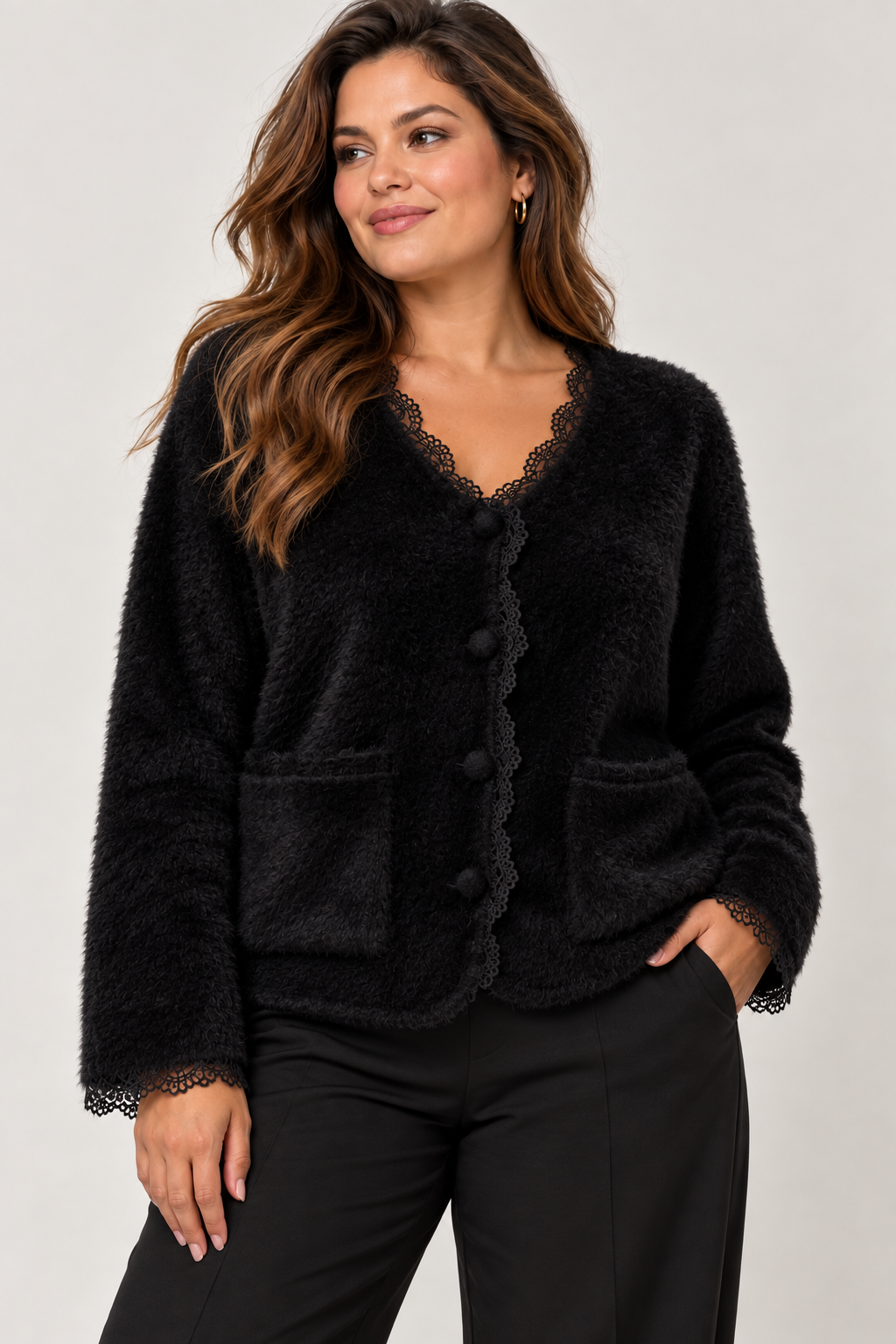 Gilet en maille douce avec détails en dentelle 2603 — visuel 6 — POMELO PARIS