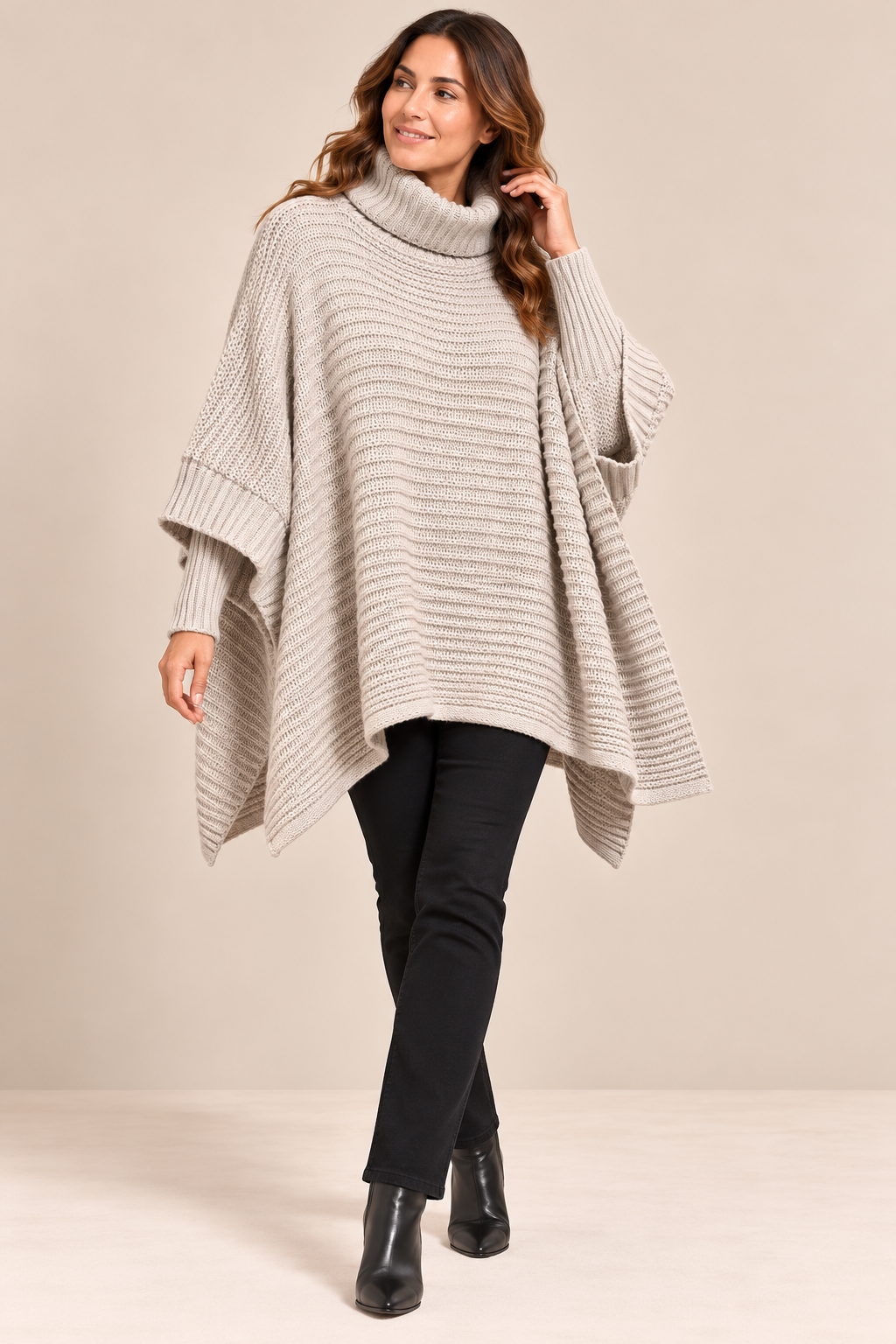 Pull poncho oversize à col roulé – Collection Automne/Hiver