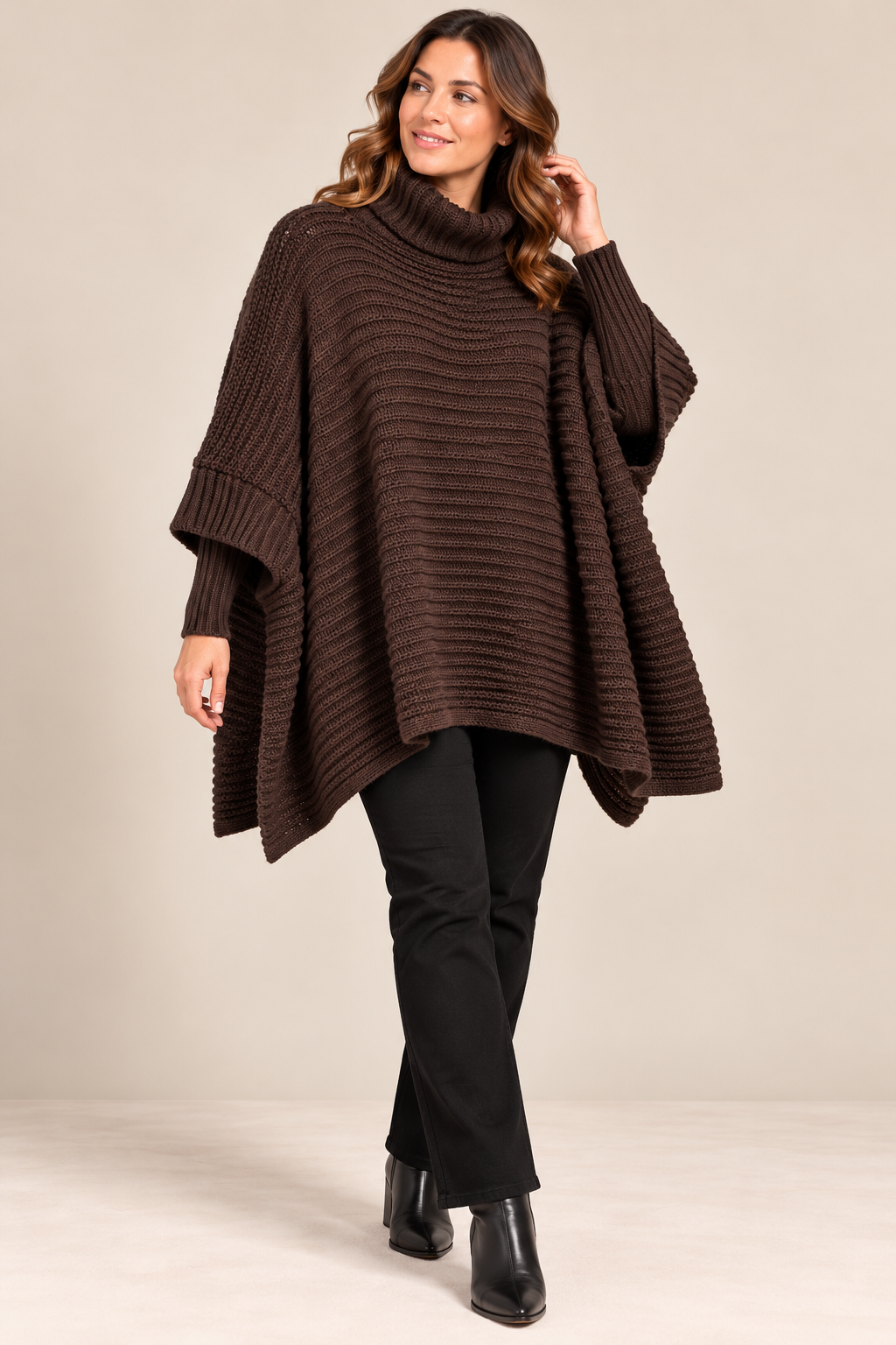 Pull poncho oversize à col roulé – Collection Automne/Hiver