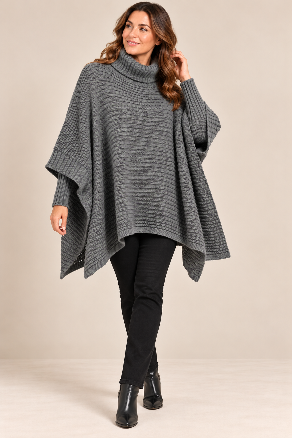 Pull poncho oversize à col roulé – Collection Automne/Hiver