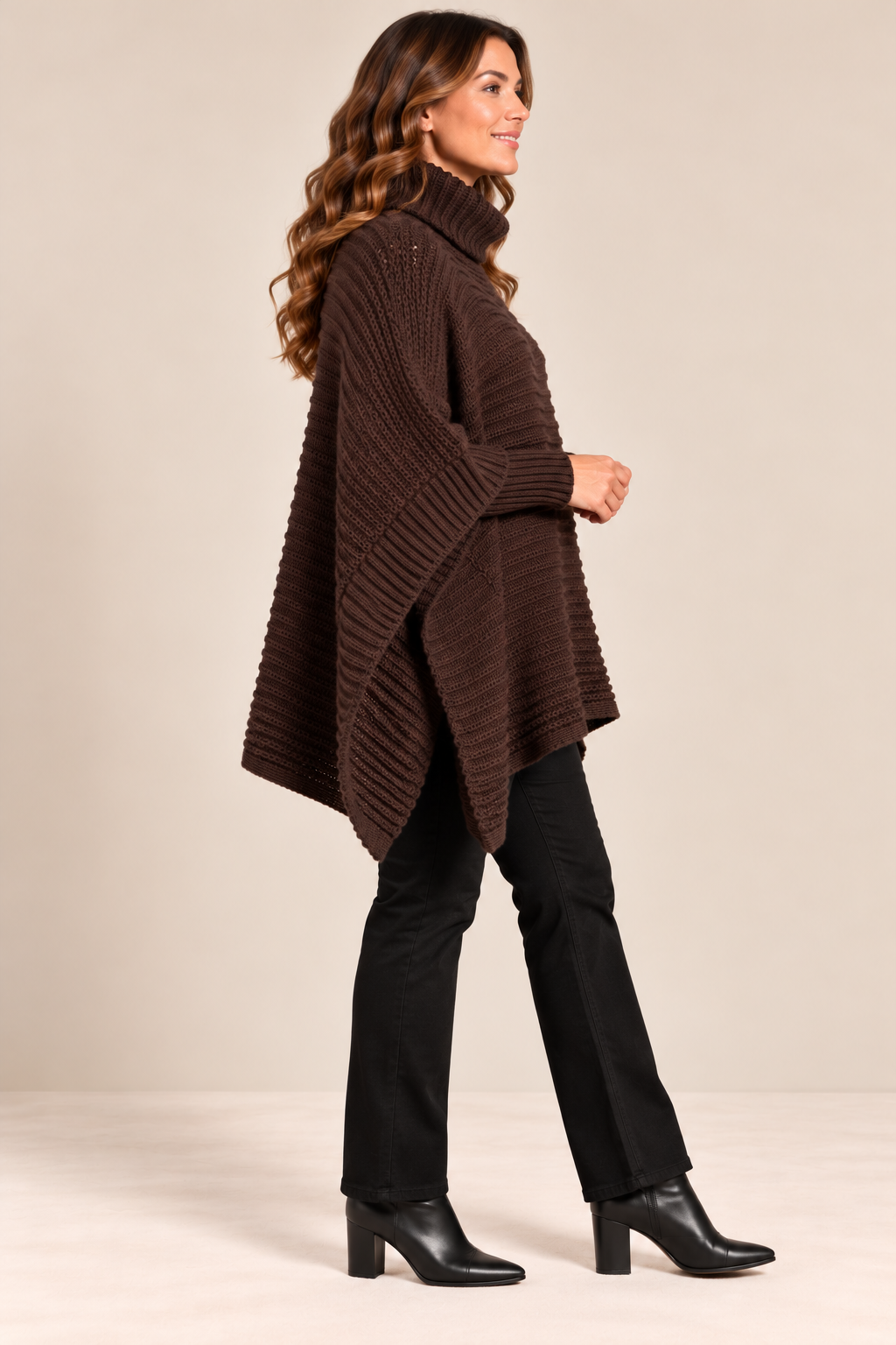 Pull poncho oversize à col roulé – Collection Automne/Hiver