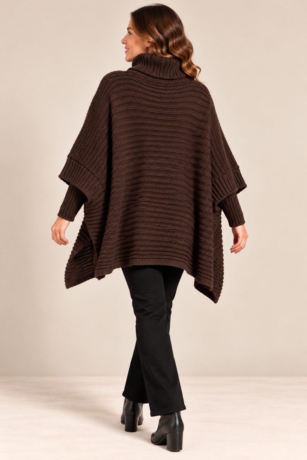 Pull poncho oversize à col roulé – Collection Automne/Hiver