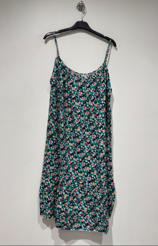 La Robe d'Été Fleurie à Bretelles - Élégance 2507-02